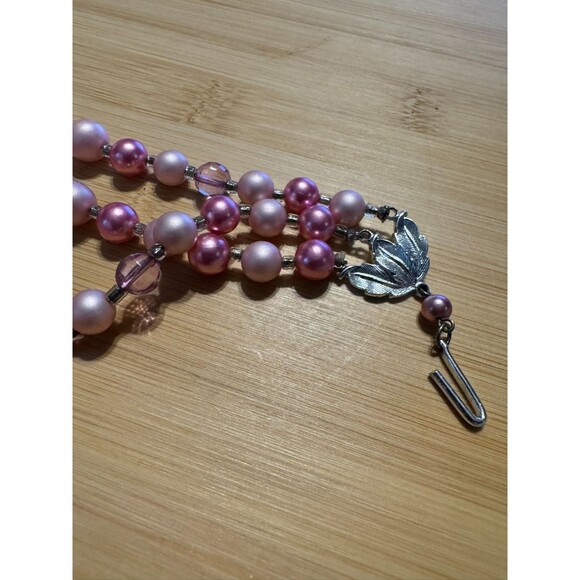Vintage Faux Pearl Necklace 13”, 3 Strand, 3 Shades of Pink, Signed Japan - Picture 3 of 5
